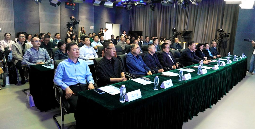 江豚跃浪逐新篇 家校共育向未来——江豚教育新闻客户端启动仪式