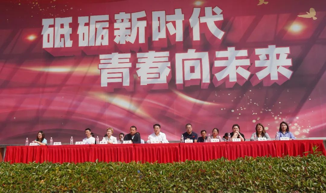 红匠之光 播撒希望——南京财经高等职业技术学校2025年“班主任活动周”启动仪式暨家校共育委员会、家长学校成立仪式