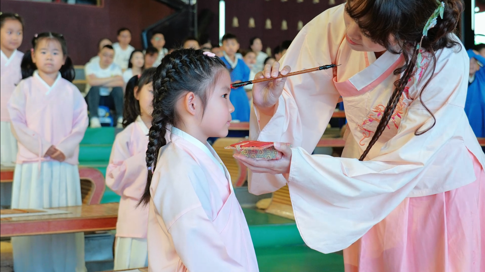 南京市建邺区小石榴幼儿园大班毕业典礼:大报恩寺里的开笔礼启蒙之旅