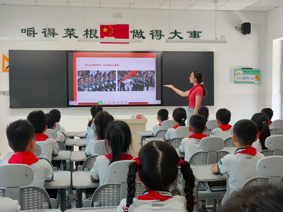 【小学部】赓续红色血脉 厚植爱国情怀——南师附中高淳学校小学部“抗战胜利80周年阅兵”沉浸式内化教育