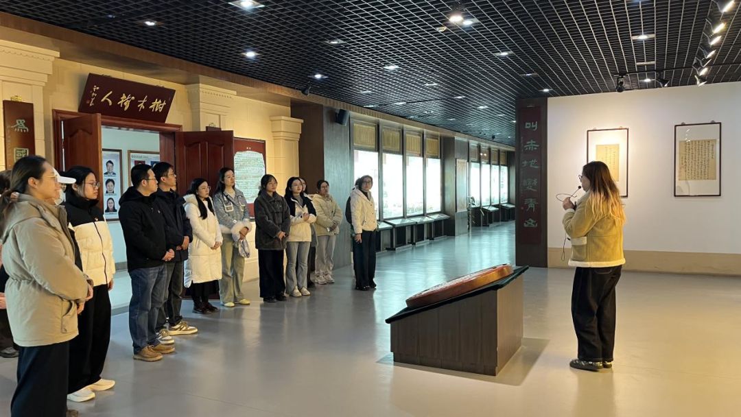 探寻校史根脉，筑牢育人初心——科利华中学铁北分校开展主题党日活动