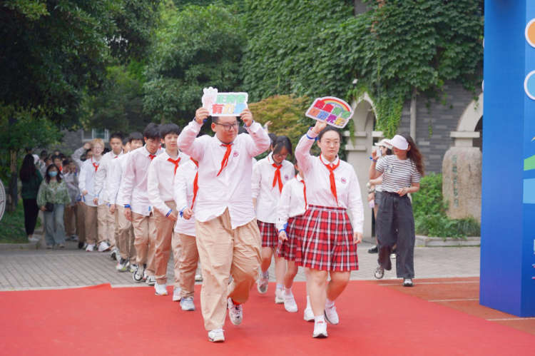 青衿之志启新程 青春之约向未来——南京市第五初级中学2025年青春仪式暨校园艺术节