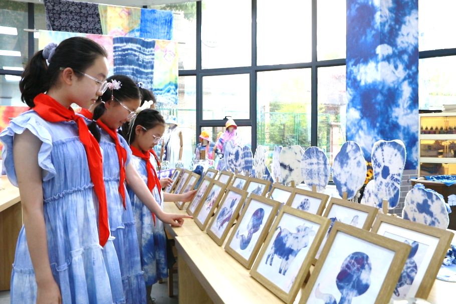 非遗大师进校园!南京市鑫园小学开展扎染技艺传承活动
