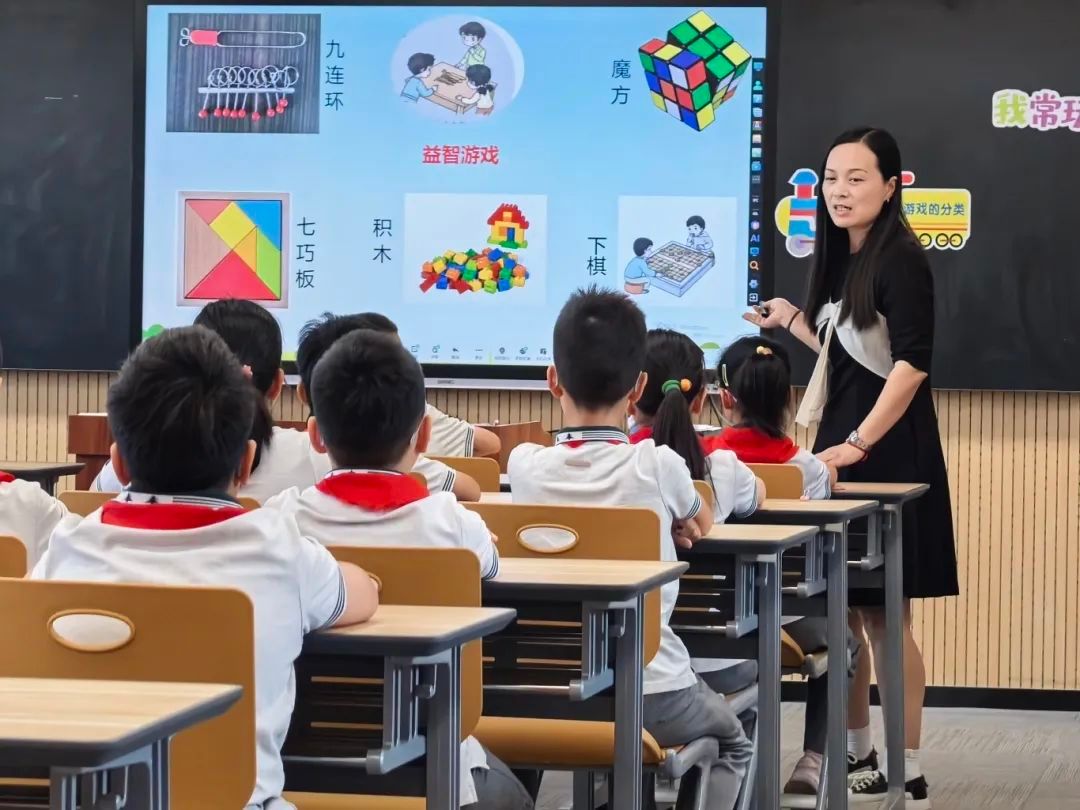 规则意识,法治根基——南师附中高淳学校小学部承办区道德与法治学科联合教研活动