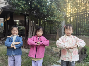 小手传大爱:重阳节校园暖心故事集锦