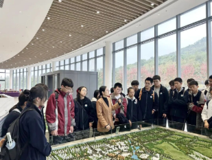 南京大学苏州校区燕子矶中学高一南大班赴南京大学苏州校区开展研学之旅