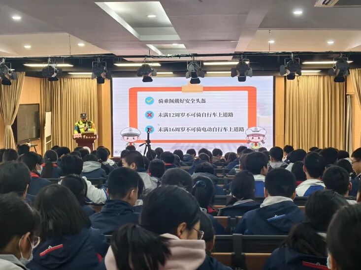 聚焦雨花 | 筑牢成长安全线！雨花学子沉浸式解锁交通安全“必修课”
