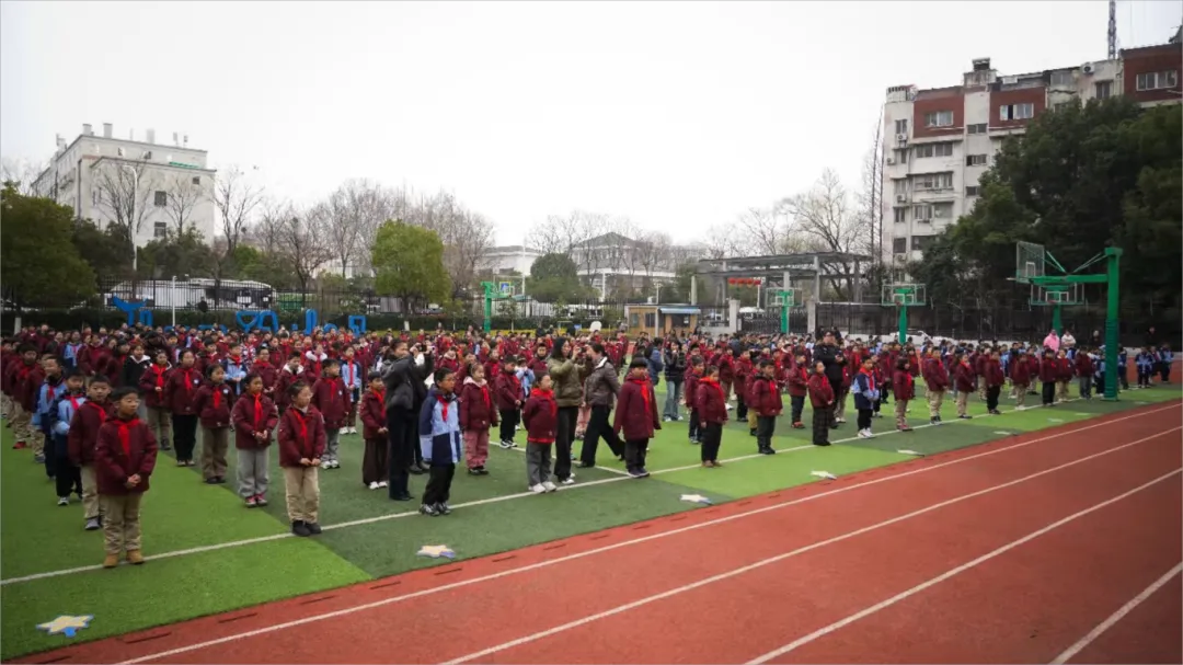 我们开学啦 ——南京市月牙湖小学2026年春季'悦雅润童心 策马向光行'开学日系列活动顺利举行