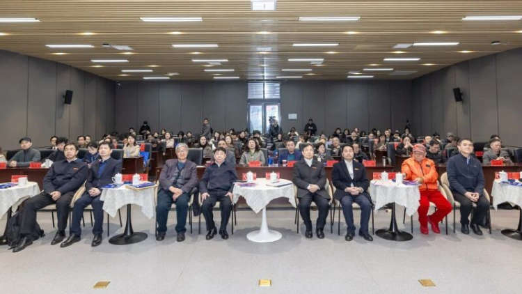 '陶行知教育思想报告会暨中国陶行知研究会生活美育研究与实践专业委员会成立大会'在南京晓庄学院行知园举行