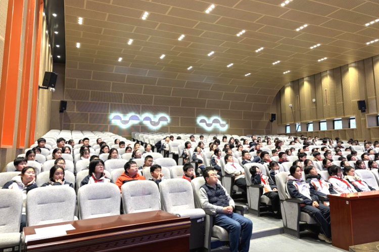 '以‘心’为舵,以‘路’为尺'——科利华中学铁北分校初一年级学生大会顺利召开