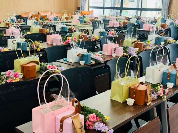 茶香花语暖三月 雅集致敬最美'她'——南师附中高淳学校开展女神节雅集活动