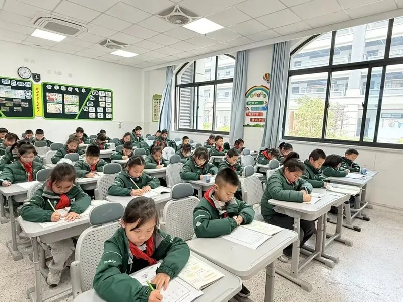 【小学部】小蓝狮守常规 好校风伴成长——南师附中高淳学校小学部开展常规管理加强月活动