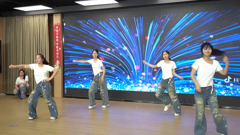 南京市金陵中学岱山分校举办2026届毕业典礼