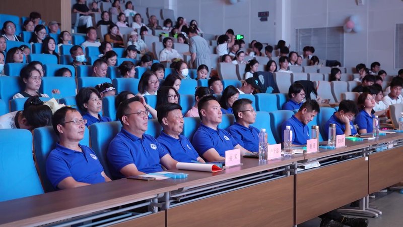南京明道教育集团沿江中学举行2026届毕业典礼