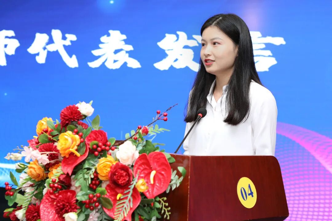 新教师侯.jpg