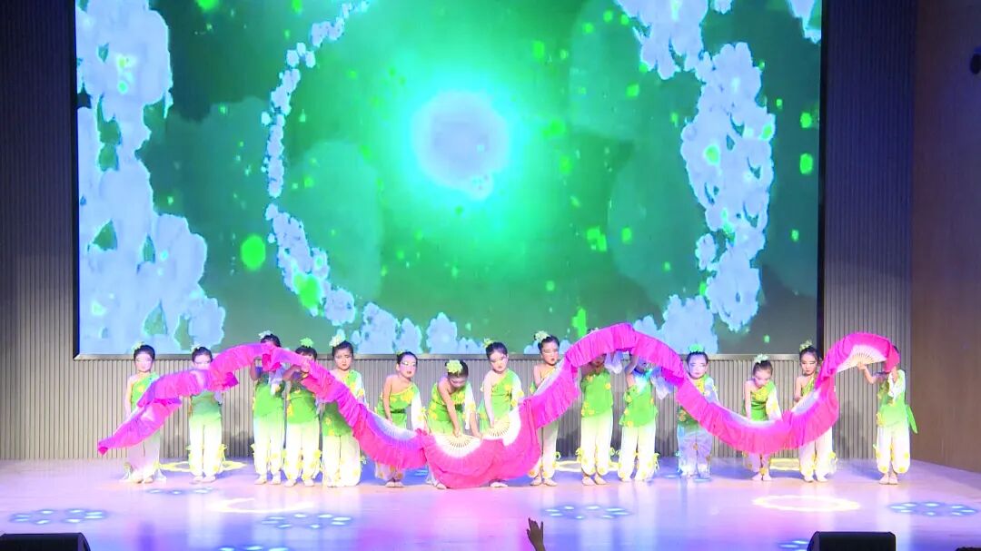 Zhu_8745_01.MP4.00_00_29_24.Still001.jpg